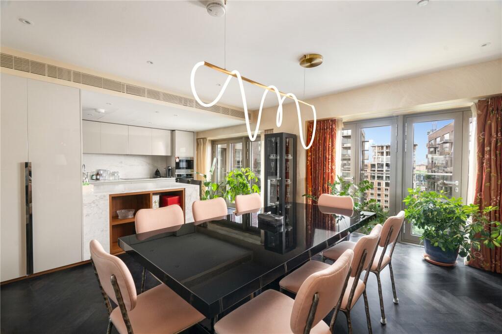 3 bedroom apartment for sale in Capital Building, Embassy Gardens, 8 Union Square, London, SW11